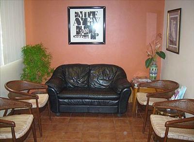 Reception Area - Eisenmann Dental Clinic - Eisenmann & Eisenmann - Clinica Dental