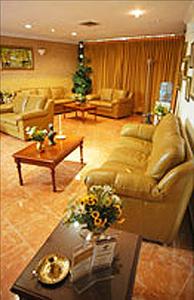 Waiting Room - Dr. Carlos Triana, Dra. Lina Maria Triana - Triana Clinic